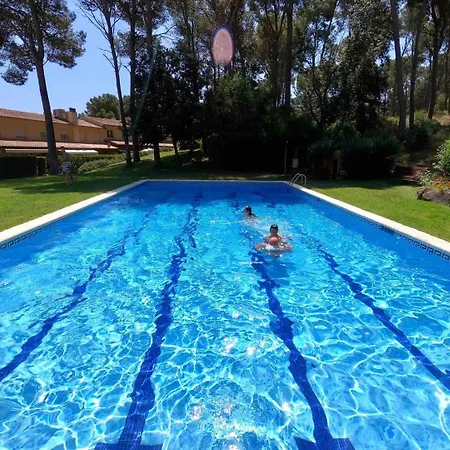 House And Pool By The Golf Course And Close To The Sea! Ferienhaus