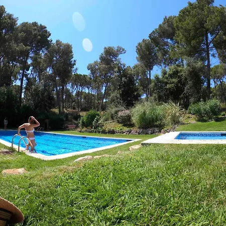 House And Pool By The Golf Course And Close To The Sea!